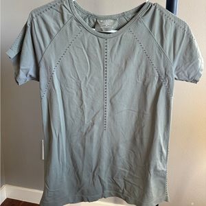 In Motion Seamless T